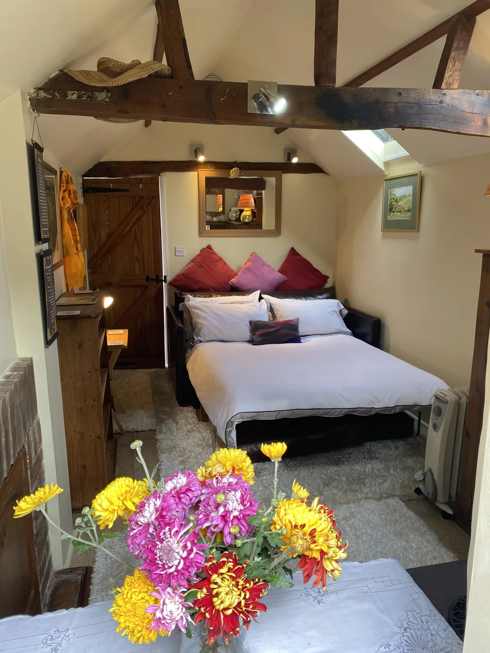 The bed and compact studio space inside Yurlod Kurpa Retreat Cottage